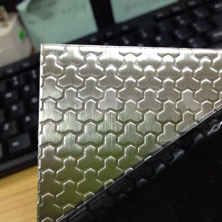 High quality ss 304 2B/BA/No.4/HL fininsh 1-2mm thickness 1250mmX2500mm honeycomb pattern embossed inox sheet